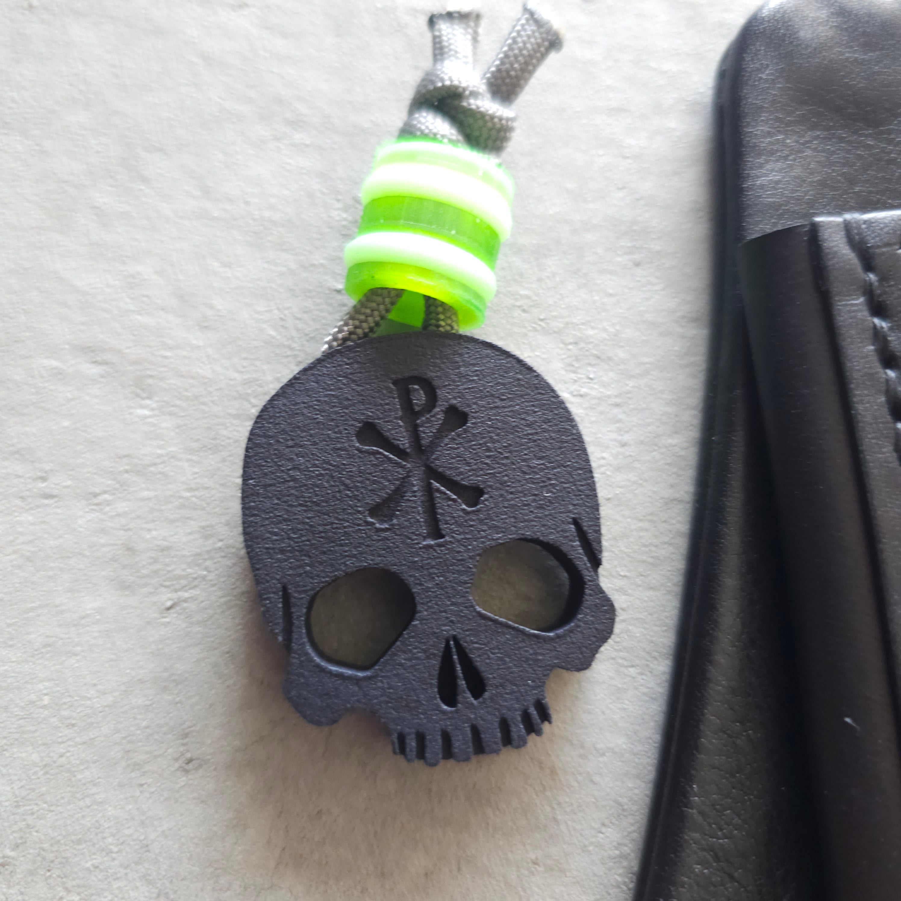 Memento Mori Pocket Skull